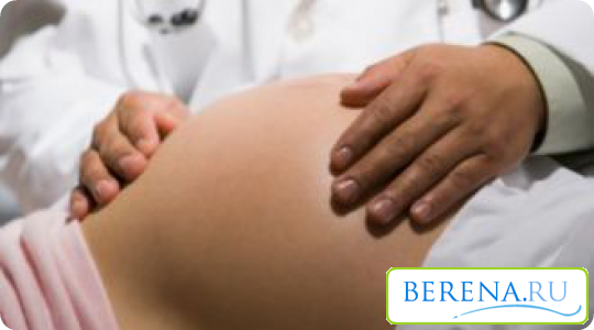Признаками наступления преждевременных родов могут быть схватки, отхождение слизистой пробки и тянущие боли внизу живота