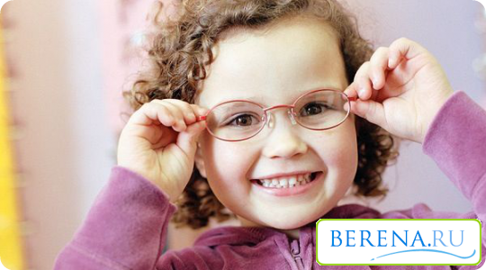Для коррекции зрения у детей назначаются очки, гимнастика для глаз и постоянное посещение врача