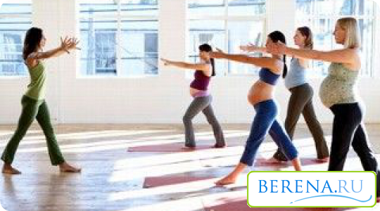 Легкий комплекс физических упражнений позволит поддерживать тело будущей мамы в тонусе и улучшит настроение