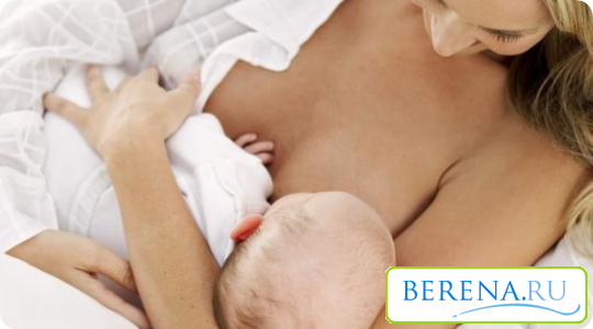 Помните, чтобы не возникло проблем с кормлением, прикладывать малыша к груди нужно правильно