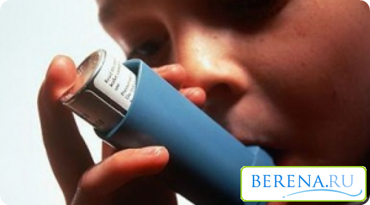 При любой форме бронхиальной астмы ребенок должен обязательно лечиться под контролем врача