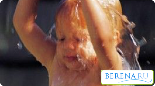 Водные процедуры, безусловно, полезны и важны для детского организма: это не только личная гигиена, но и отличный метод закаливания