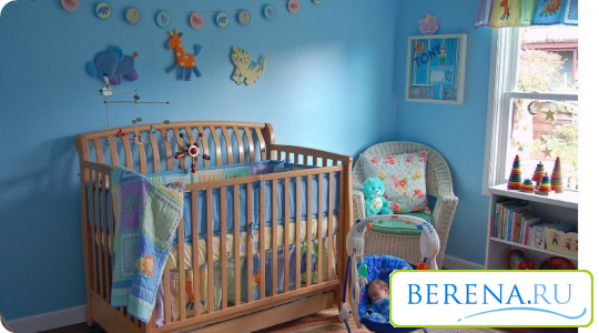 В комнате, где спит малыш должна быть стабильная влажность и невысокая температура