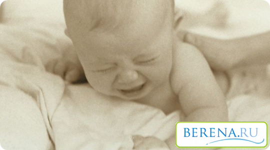Новорожденные могуть плакать по причине болей в животике