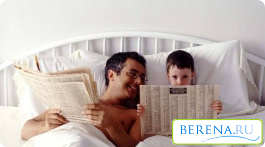 Ребенок начинает интересоваться чтением, когда его родители увлеченно и регулярно берут в руки книги и журналы