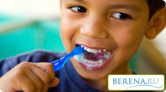 Важно научить ребенка правильно чистить зубы