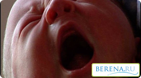Как правило, новорожденный в первые несколько дней после рождения спит и кушает, а в это время его организм проделывает колоссальную работу