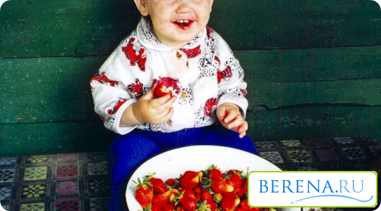 Несмотря на огромную пользу, которую приносит организму эта ягода, давать ее ребенку нужно в небольших количествах и тщательно следить за реакцией