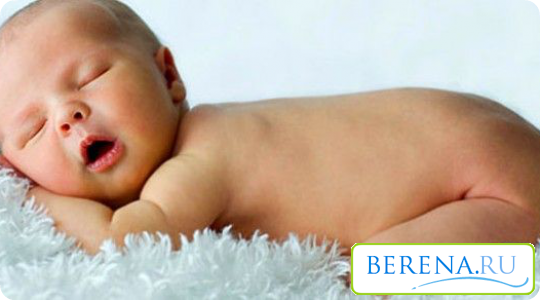 Через несколько дней после рождения у крохи можно заметить шелушение кожи, которое является естественным физиологическим процессом
