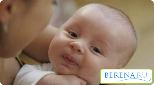 Все родители, как правило, радуются любому новому движению своего крохи, однако, к примеру, высовывание язычка у новорожденного может вызывать тревогу