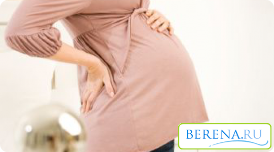 Из-за смещения центра тяжести при беременности женщина часто испытывает боли в ногах