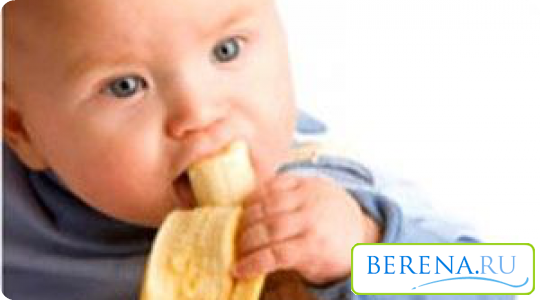 Педиатры не рекомендуют начинать первый прикорм с бананов