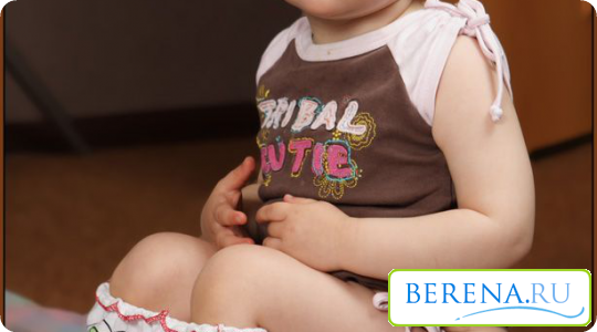 По мнению специалистов, отучать ребенка от памперсов можно с 1,5-2 лет, знакомя таким образом с горшком